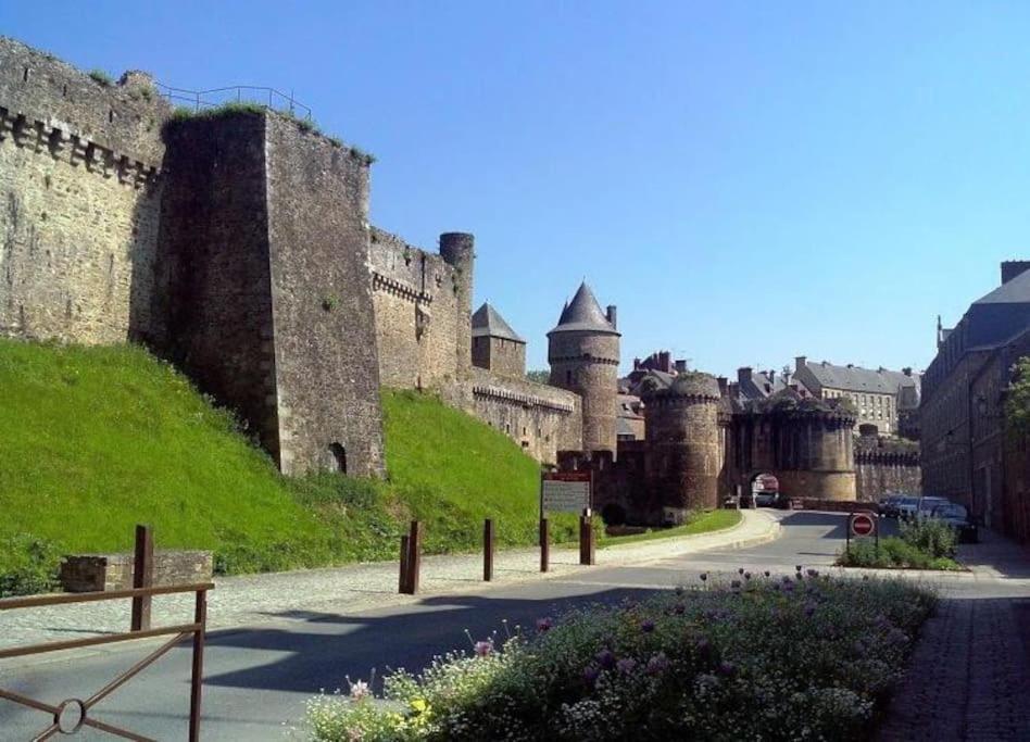 House At The Foot Of The Castle Of Fougeres 빌라 외부 사진