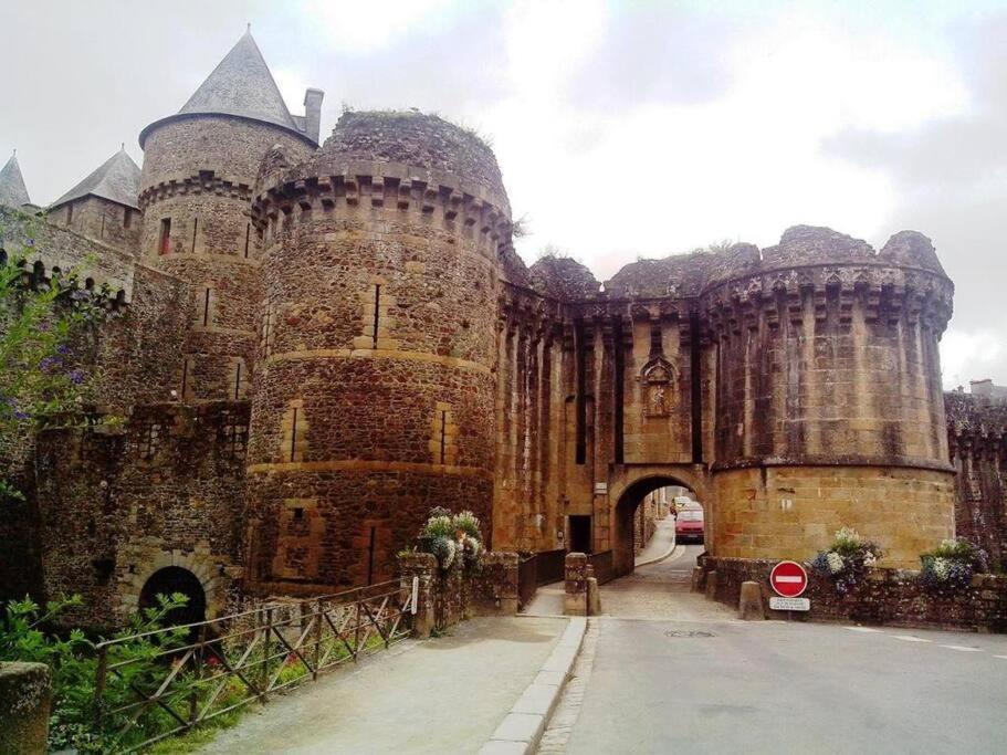 House At The Foot Of The Castle Of Fougeres 빌라 외부 사진